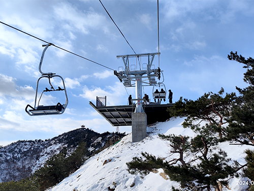 <b>ɽ�|���ڻ�ѩ����������</b>